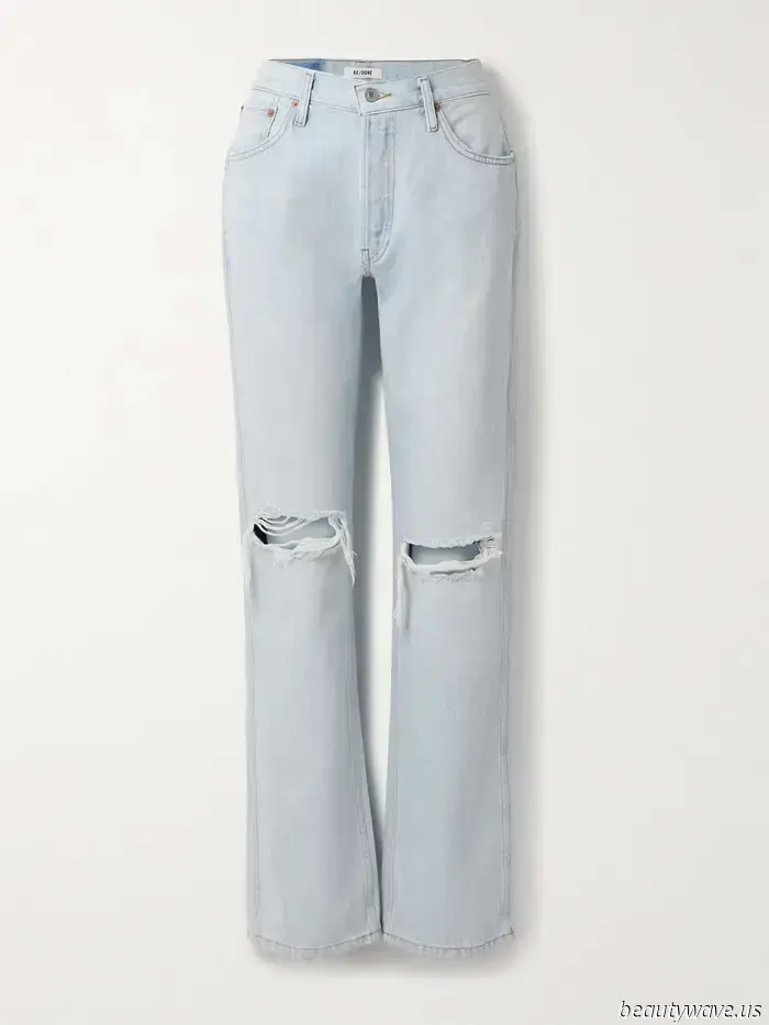 Folks in L.A. understand that pairing flip-flops with this "outdated" jeans trend gives it a refreshing twist.