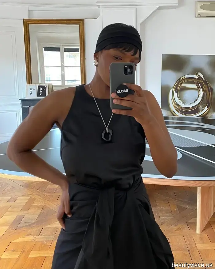 Chic French women are aware that these 7 essential wardrobe pieces are crucial for achieving an expensive look during the summer.