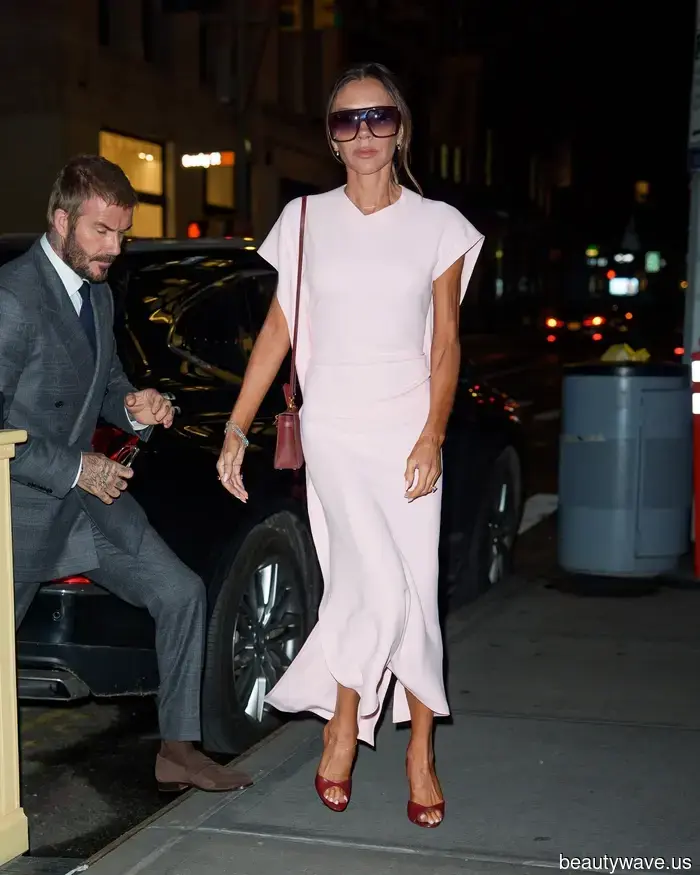 Victoria Beckham ci ha appena mostrato esattamente come indossare alcune delle tendenze cromatiche più importanti dell'inverno 2025.