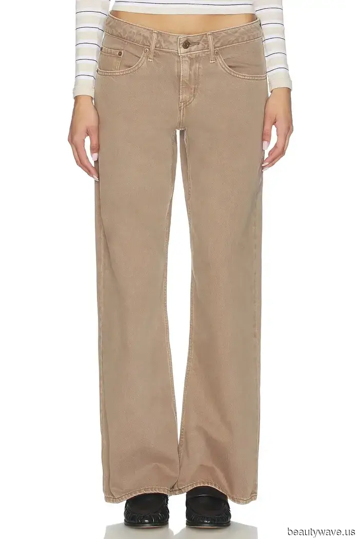 Si quieres lucir más elegante este otoño, compra un par de pantalones y un par de jeans en este color.