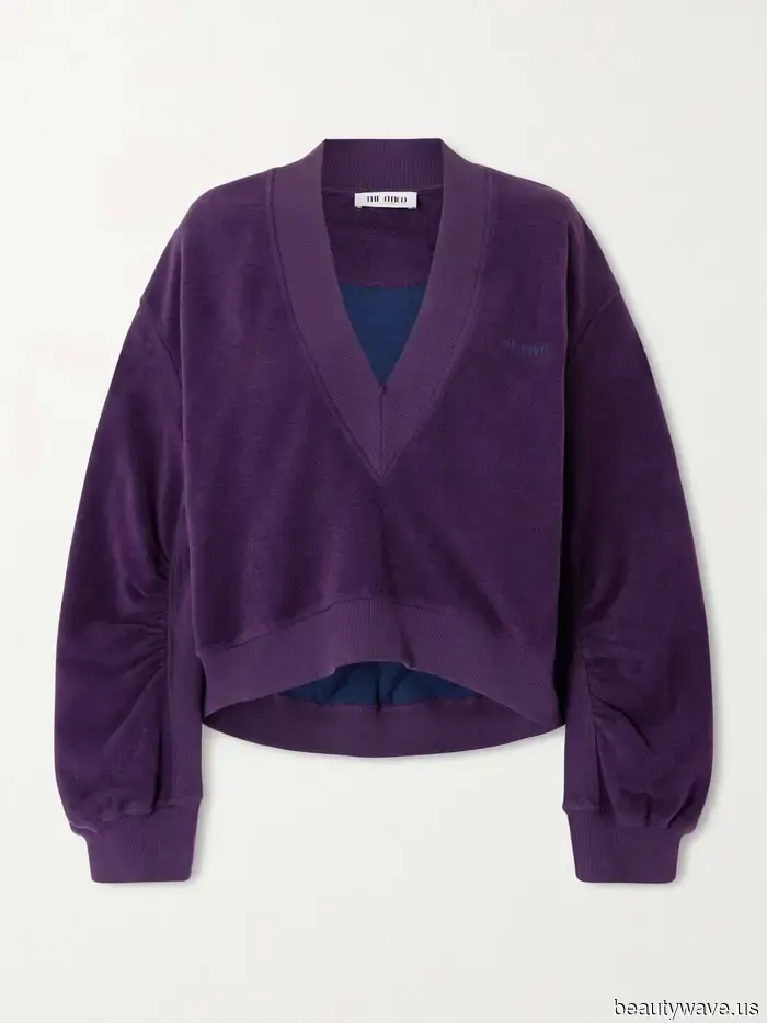 Nicht Burgunder oder Espresso&mdash;Wie man den hochpreisigen Farbtrend stylt, der gerade jeder mag.