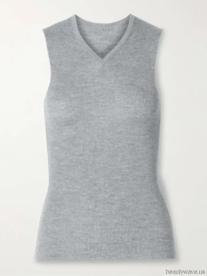 Questa t-shirt è stata "fuori" per così tanto tempo che è difficile credere che sia di nuovo alla moda.