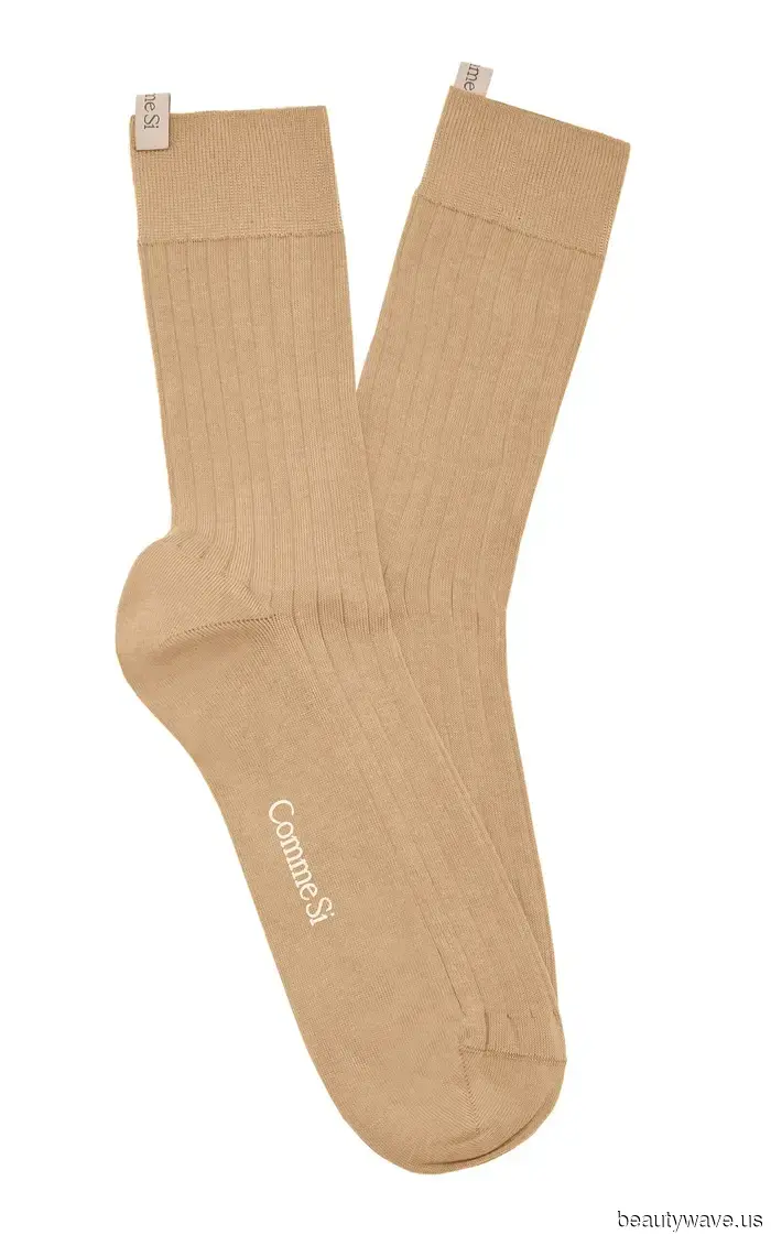 Wenn Sie möchten, dass Ihre grundlegenden Outfits in diesem Frühling cool aussehen, tragen Sie diesen Socken-Trend dazu.