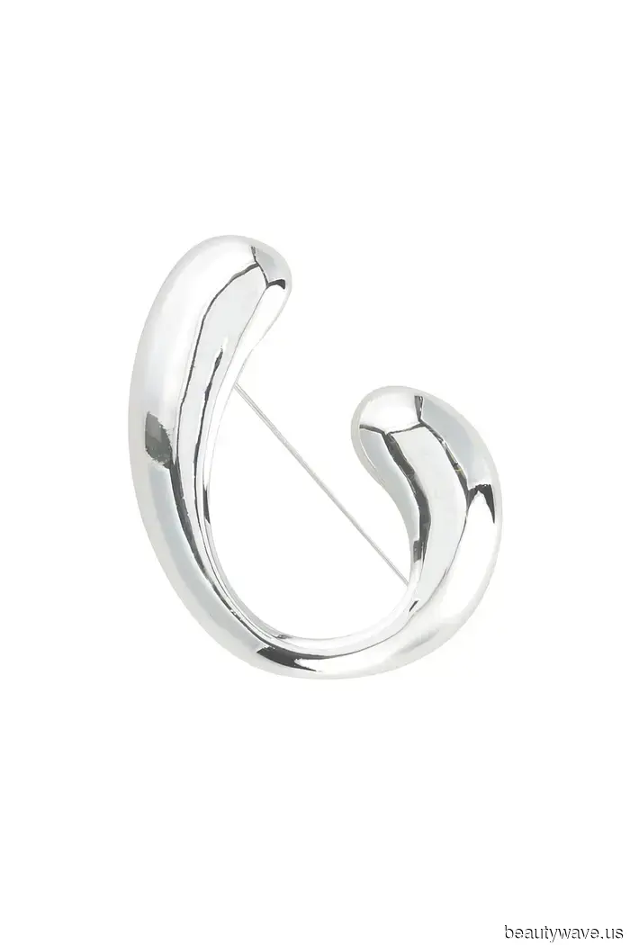 The Ashley Olsen Method for Styling Simple Black Coats to Appear Chic Rather Than Dull