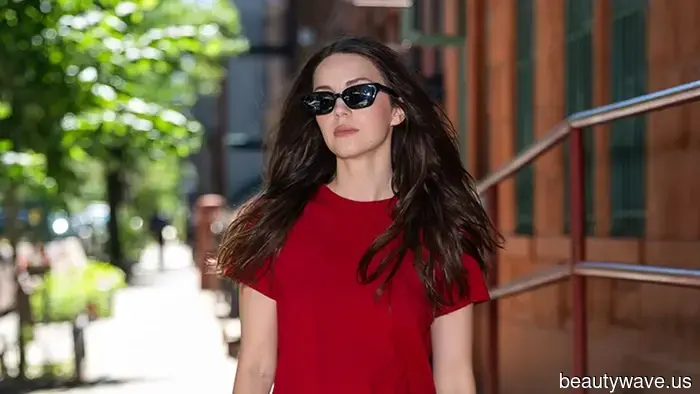 Combining these shoes with long, loose-fitting shorts makes them dramatically more flattering.