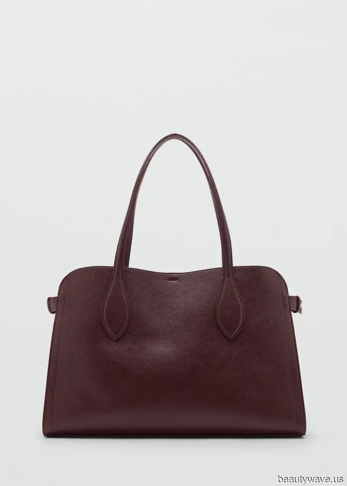 Цвет сумки Крис Дженнер более модный, чем темно-синий и черный, но более вечный, чем масляно-желтый и матча-зеленый.