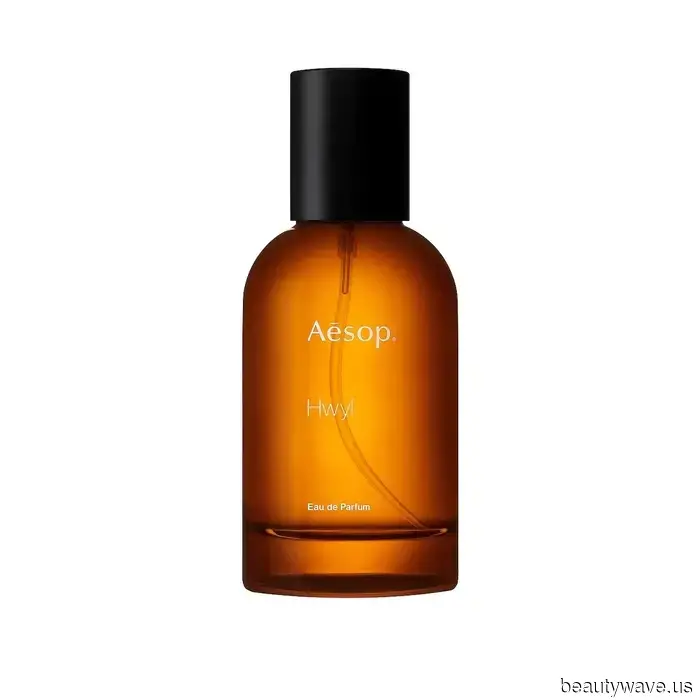 If Misty Hills, Antique Candelabras, and Victorian Lace Had a Fragrance, It Would Be Represented by These 17 Enigmatic Perfumes.