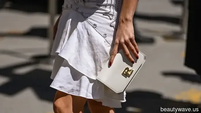 Net-a-Porter has just launched an unexpected sale! Here are the designer bags I suggest you consider purchasing.