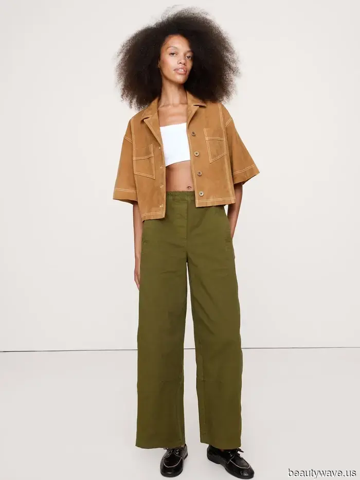 De repente, cada chica It está usando esta tendencia de pantalones pulidos en el aeropuerto en lugar de pantalones de chándal.