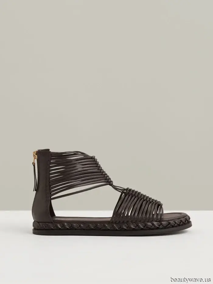 Ich dachte, ich hasse die Mode der 2000er, aber diese Retro-Sandalen-Trends sind tatsächlich schick.