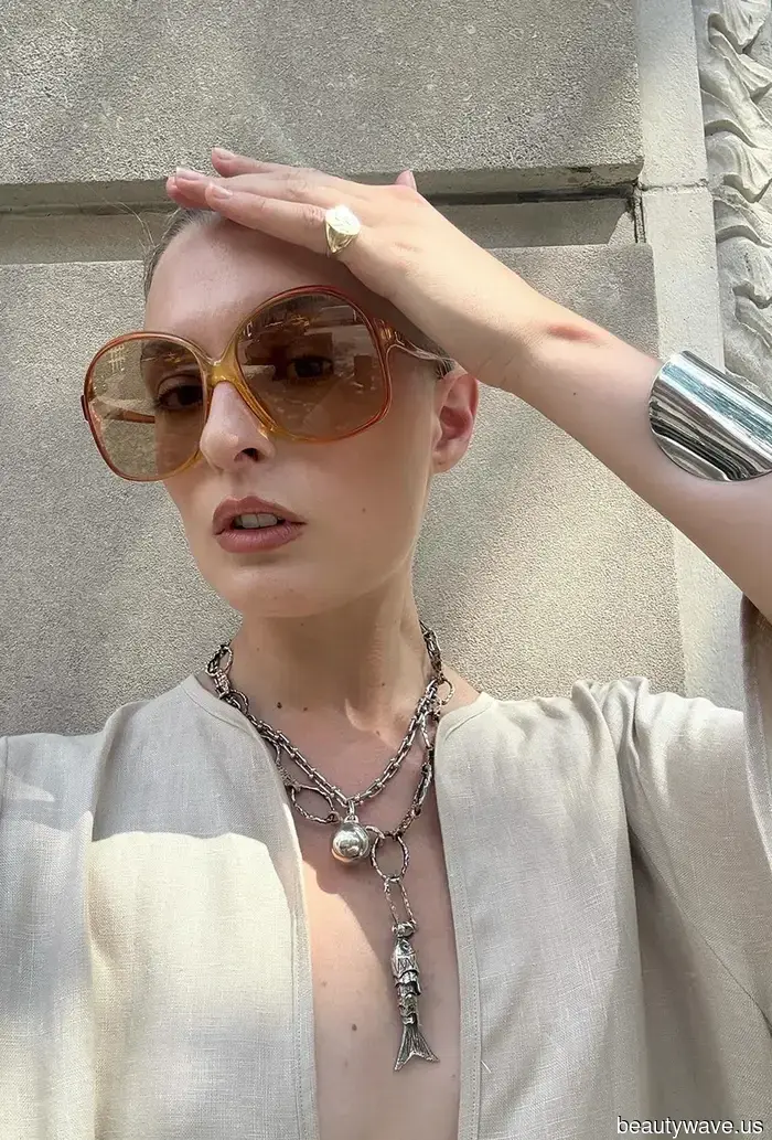 Subtle Luxury to the Left: This Summer Aesthetic Is Being Worn by Every Stylish Individual Instead.