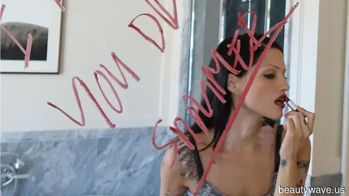 Gabbriette exchanged her concealer lips for an off-season combination that surprisingly suits Summer 2025.