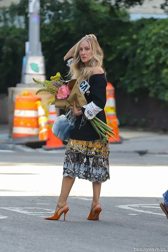 Nicht Ballerinas, nicht Sandalen&mdash;SJP's elegantes Schuh- und Midi-Rock-Paar erinnert an Carrie Bradshaw