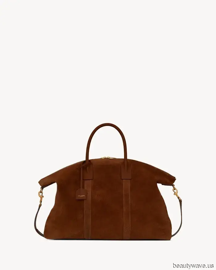 All of my most fashionable friends are already sporting this fall bag trend.