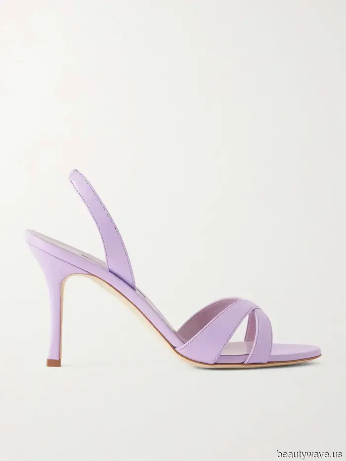 Dimentica i tacchi neri&mdash;Victoria Beckham ha appena indossato la tendenza di colore delle scarpe che non mi aspettavo fosse così chic.