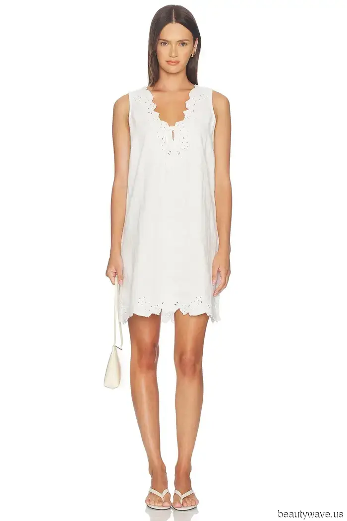 While everyone is discussing fall trends, fashionable women are still sporting this elegant summer essential.