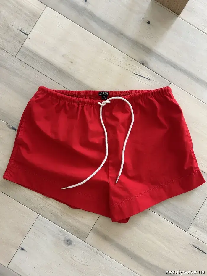 Эти шорты J.Crew за $55 выглядят идентично анти-джинсовым парам, которые носит каждая стильная модница летом.