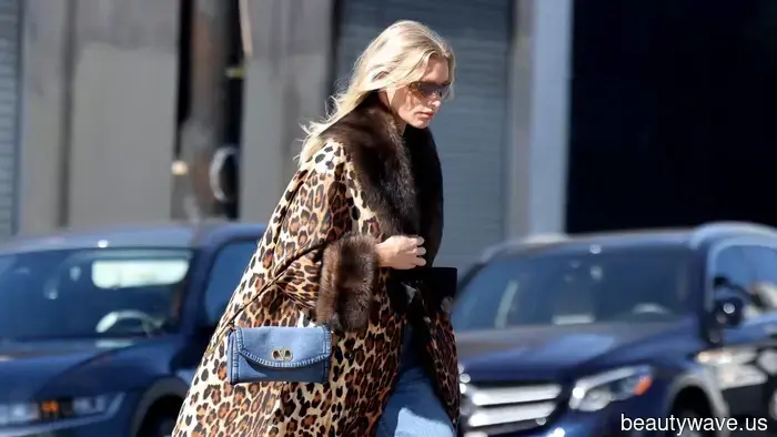 È Ufficiale: Il Miglior Colore di Scarpe da Indossare con i Jeans Blu Era Considerato "Superato" un Anno Fa