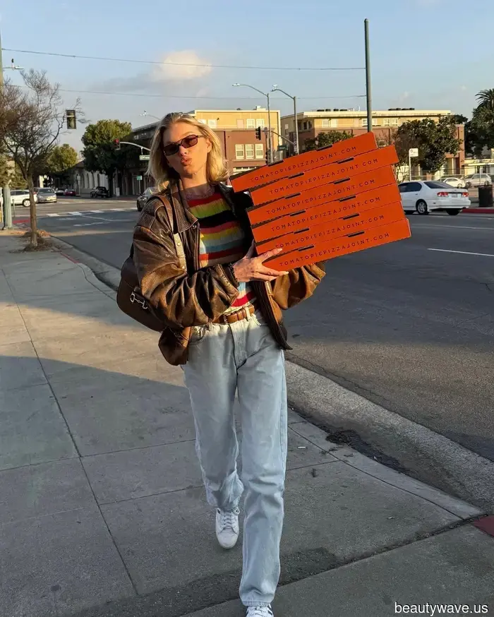 Neither Brown Nor Black—The Leather Jacket Trend That Every Stylish Person Is Combining With Jeans and Skirts This Fall.