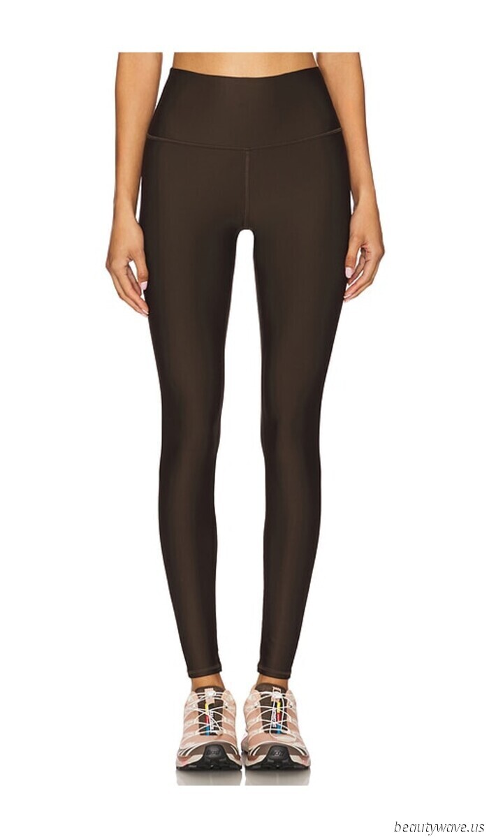 Put Down the Black Leggings—This Is the Subtle Legging Color Trend You'll Spot Everywhere This Summer.