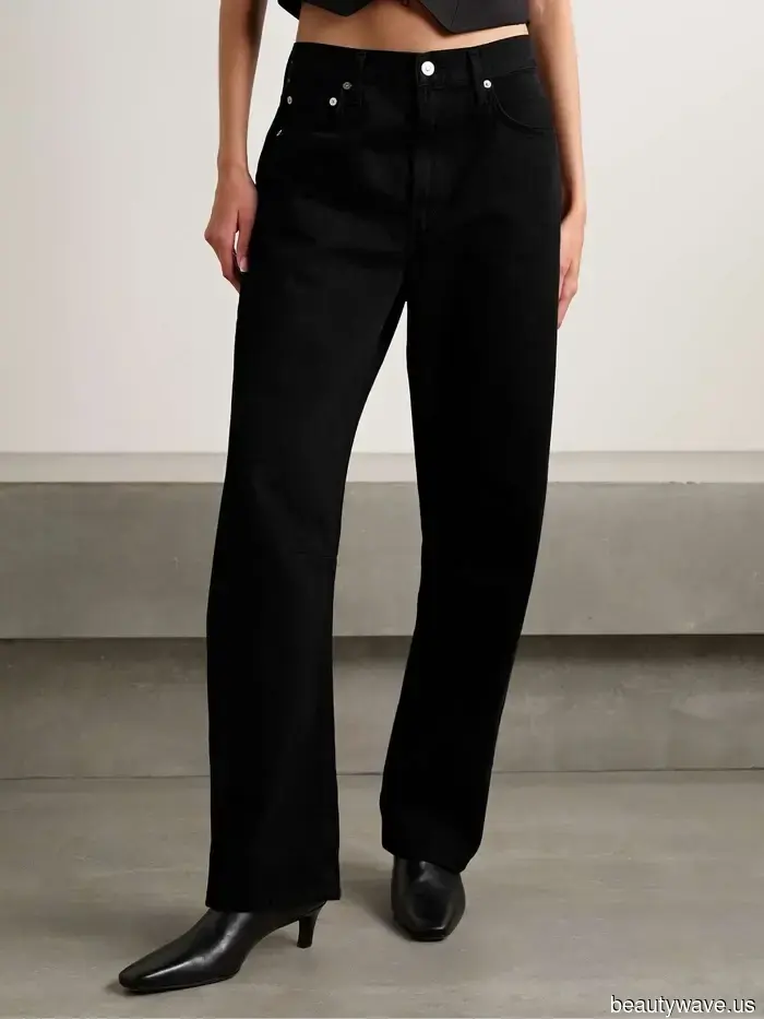 No one wears jeans quite like Londoners—7 stylish outfits I'm confidently emulating in 2026.