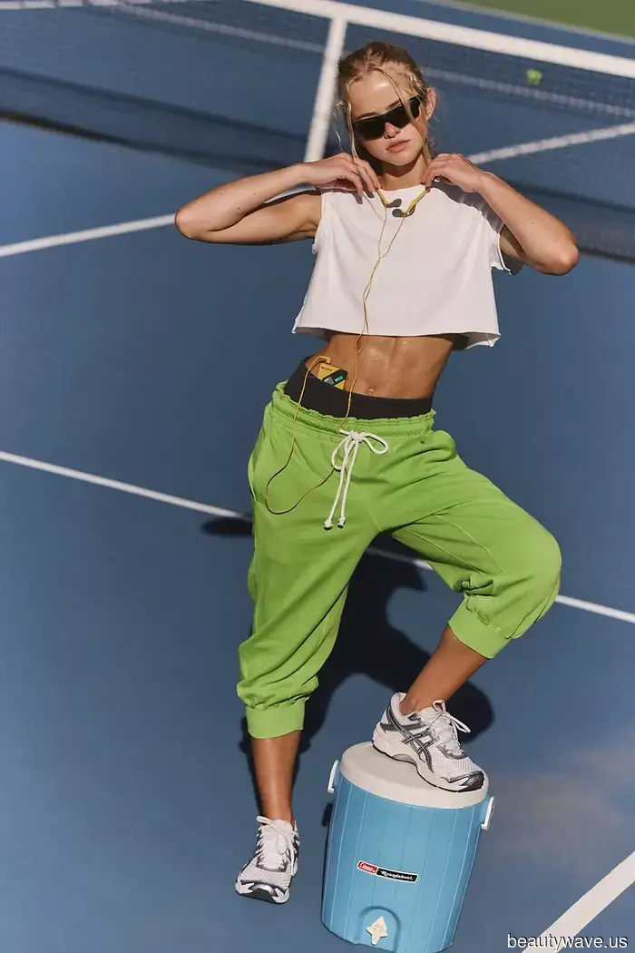 Capri Sweats Are Subtly Gaining Popularity in LA—These Shoes Will Enhance Their Style in 2026