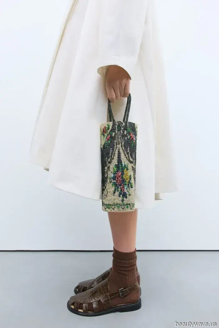 Модные люди сейчас тянутся к маленьким бисерным сумочкам&mdash;31 стильный вариант, который привлек мое внимание