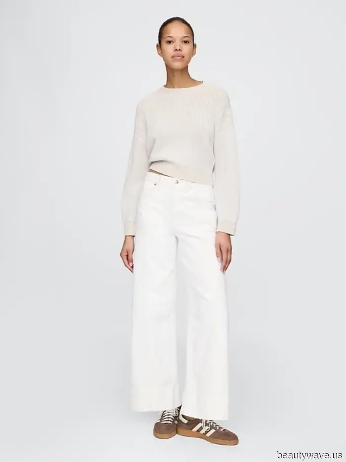 Si vas a usar jeans blancos este invierno, por favor, solo úsalos con estos zapatos y esta chaqueta.