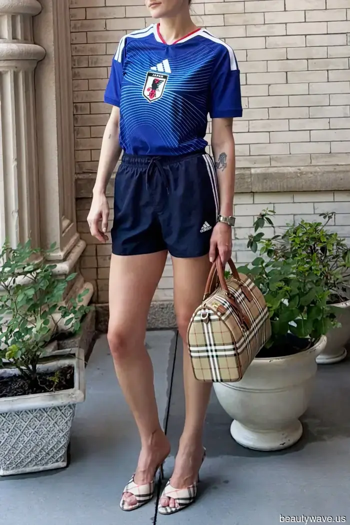 Here's How All the Trendy Girls Are Wearing Sports Jerseys Without Appearing Costumey.