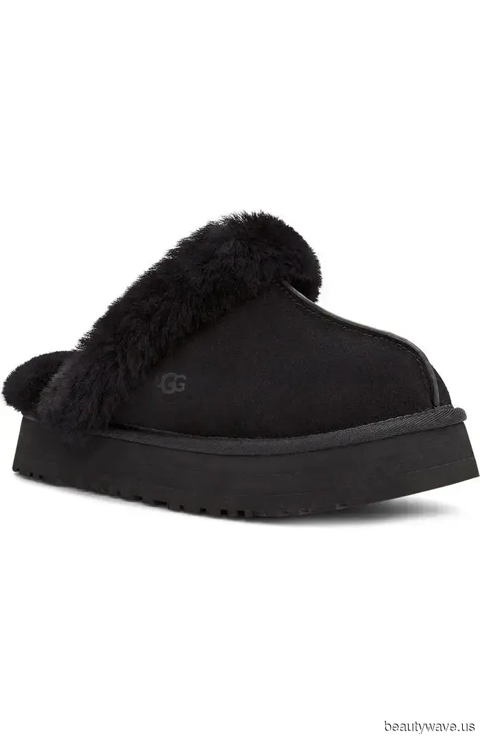 I'm a Fashion Editor—Here Are the Casual Uggs I'll Be Pairing with Leggings Throughout the Winter.