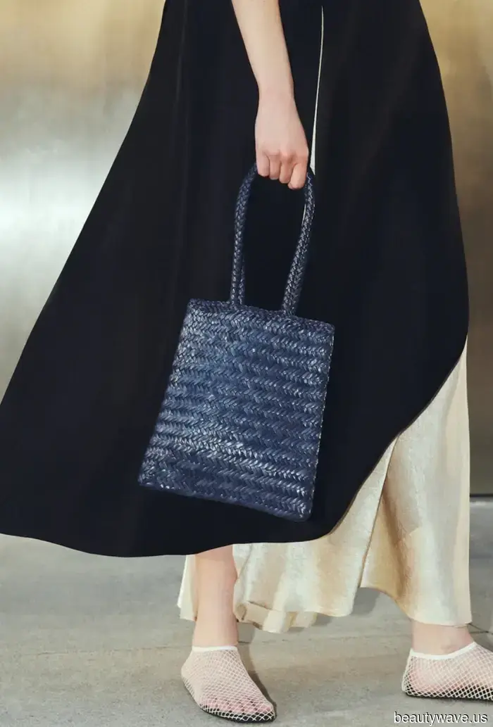 Style insiders are aware that these six summer accessory trends can elevate simple outfits to a more elegant level.