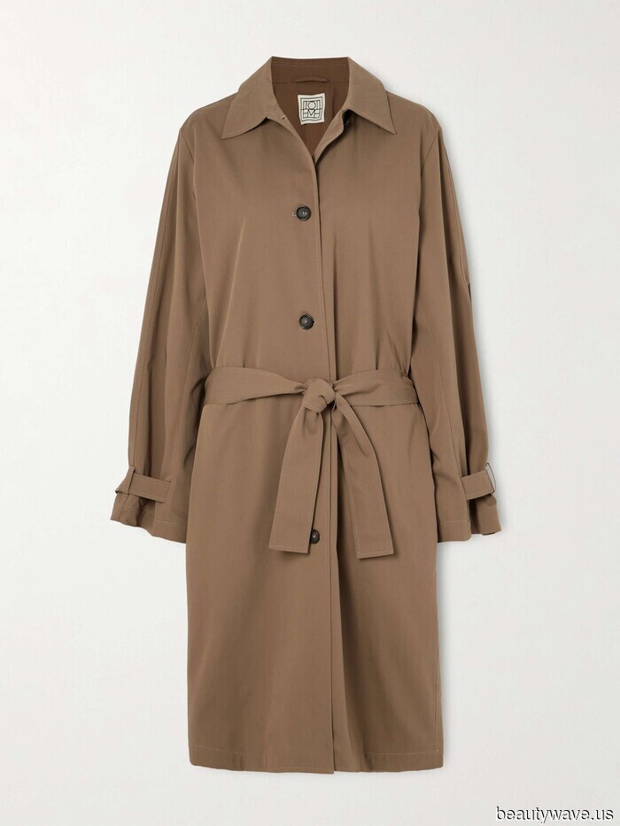 I work in the fashion industry in New York City, and this is my capsule wardrobe (stylish looks are created with it).