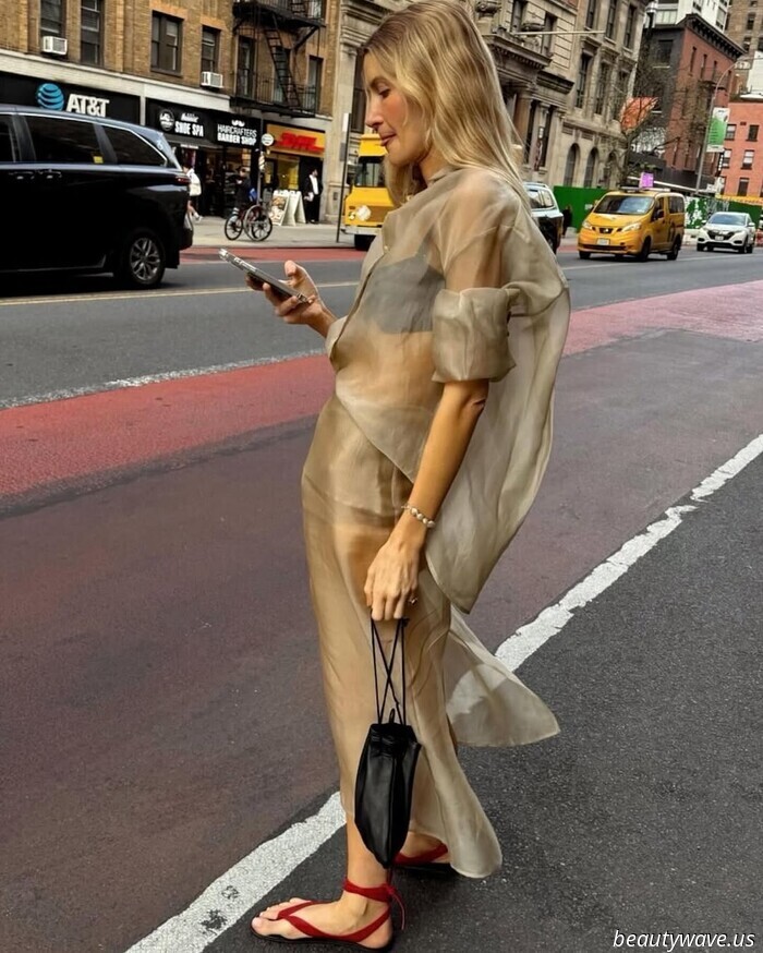 More Stylish Than a Shoulder Bag, More Laid-Back Than a Clutch—The Bag Trend That Only Fashionable Individuals Are Aware Of