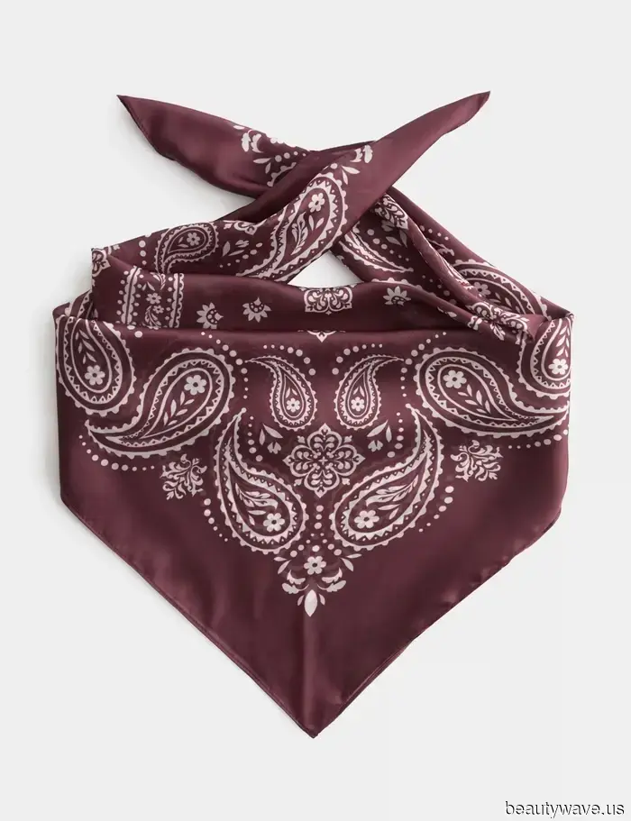 Brooches, Open Bags, and Boho Jewelry—7 Accessory Trends That It Girls Will Embrace This Fall