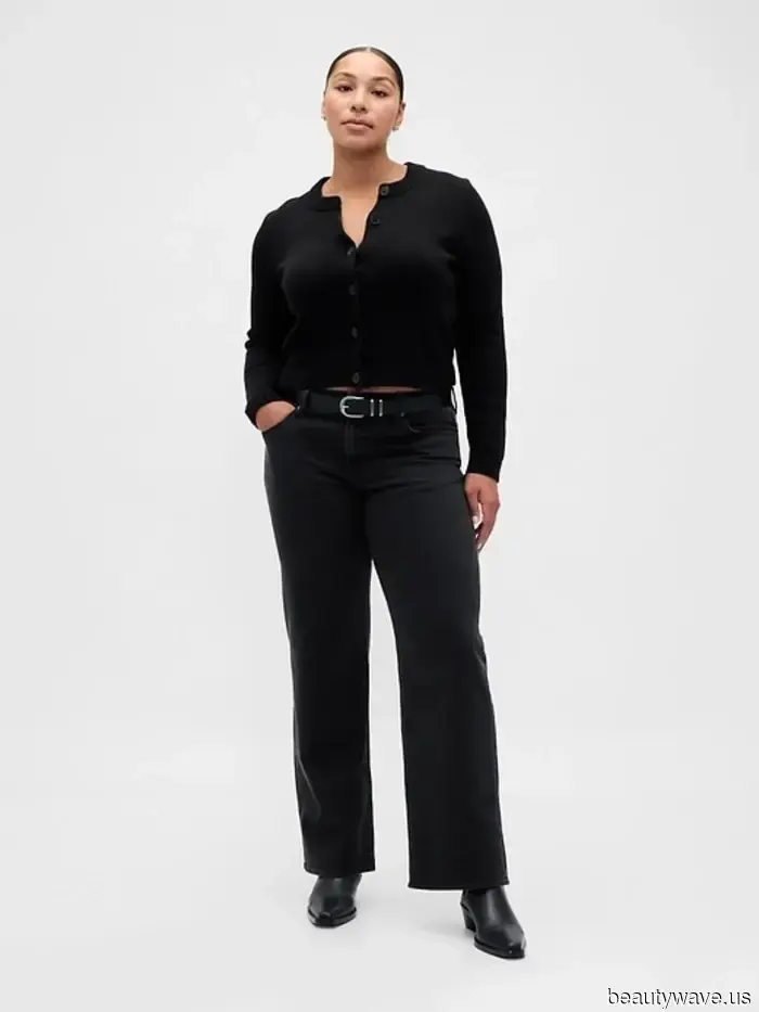 Low-rise jeans, navy t-shirts, lace-trimmed skirts—every trendy fashion piece I'm purchasing thanks to Zoë Kravitz.