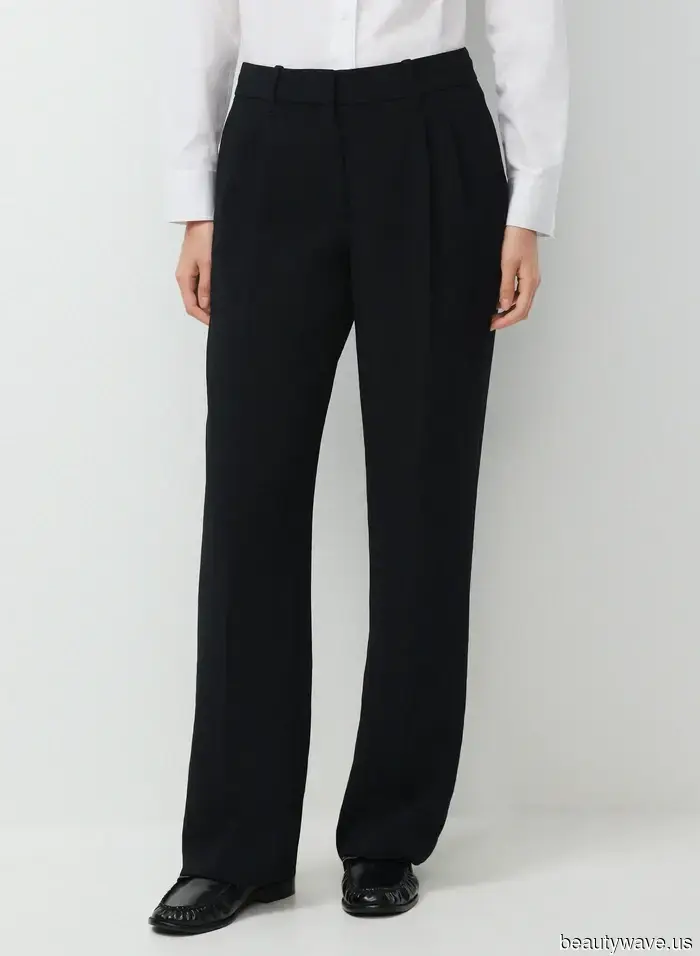 Fashion experts believe that pairing baby tees with this pant trend gives an elegant appearance.