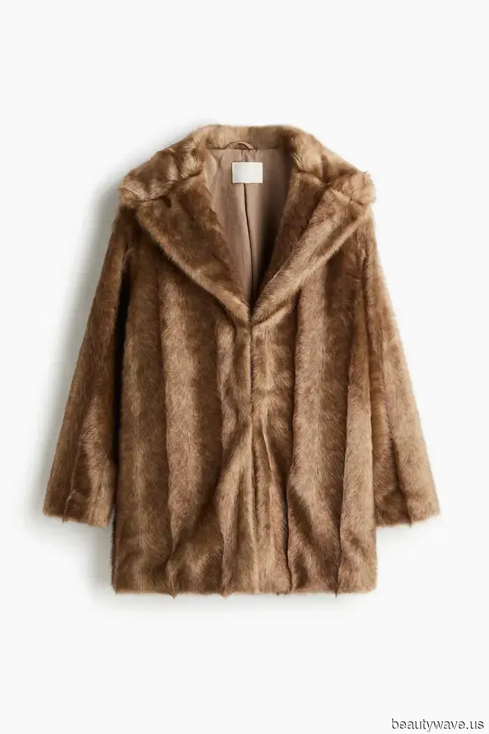 If French women are sporting jeans in 2026, it's likely in conjunction with one of these stylish trends.