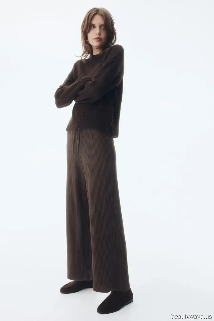 No Leggings, No Jeans&mdash;Este es el estilo de pantalón cómodo pero elegante que la gente de moda está usando ahora mismo.