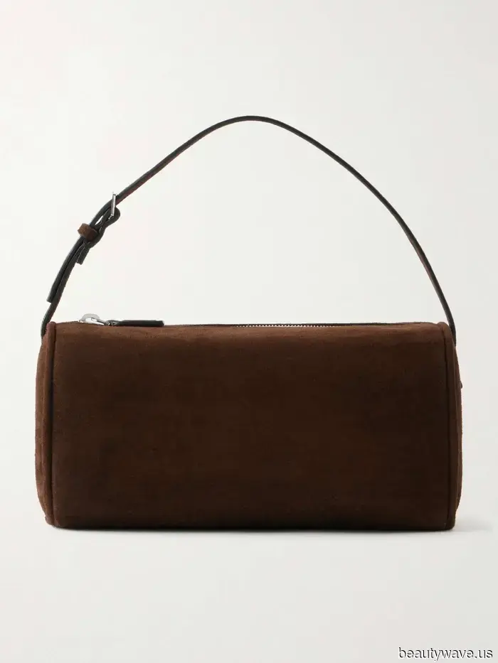 Apologies, Barrel Jeans—this denim style appears far more sophisticated when paired with heels.