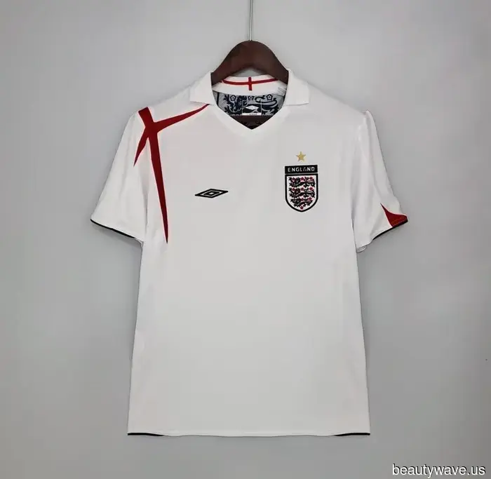As a Fashion Editor who is passionate about football, here are 5 trendy styles you should be aware of to become a World Cup expert.