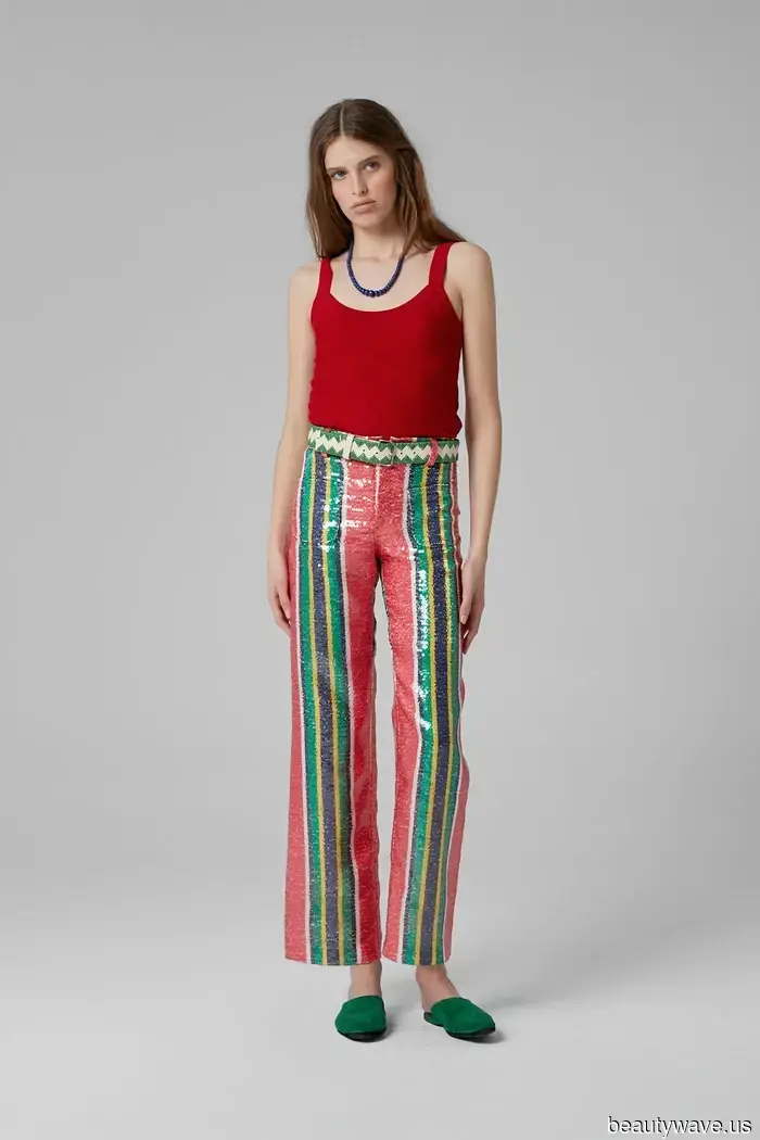 Not Blue, Not Red: The Surprising Color That It Girls Are Flocking to This Summer