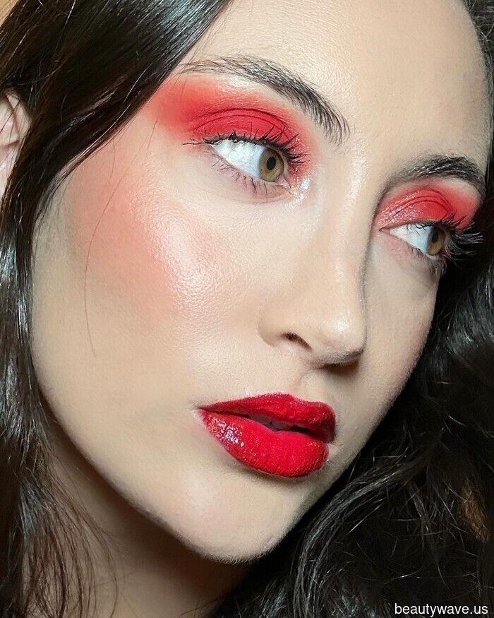 Frosty Silver, Baby Blue, and Cherry Red—Cool-Toned Makeup Emerges as the (Surprising) Highlight of the Summer