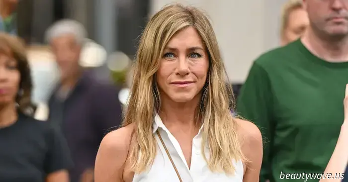Jennifer Aniston ha viaggiato seguendo la tendenza del denim, che ho notato in ogni aeroporto da LAX a CPH