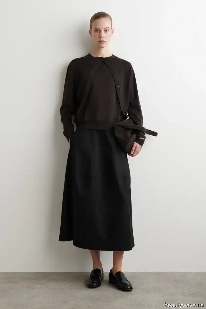 Non scarpe da ginnastica, non sandali&mdash;questa tendenza delle scarpe flat rende le gonne più chic.