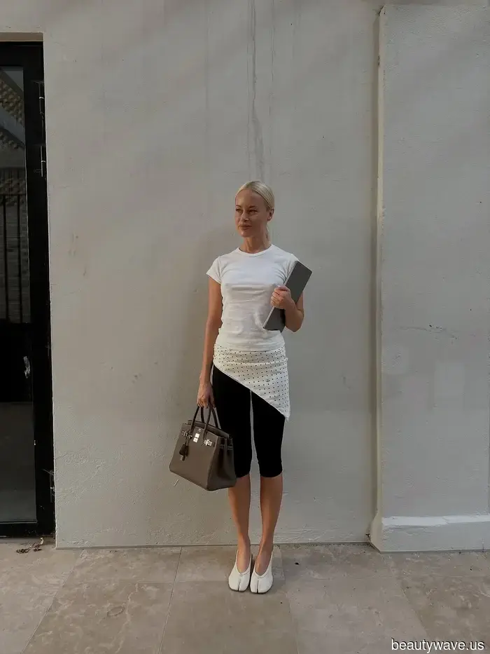 Il modo francese di abbinare i pantaloni capri neri questo autunno