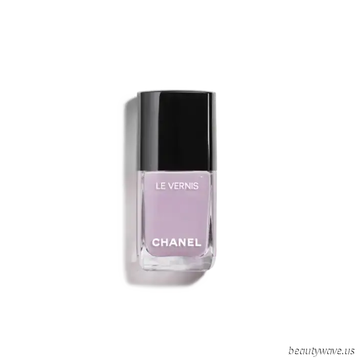 No amarillo mantequilla, no rosa translúcido: el color de uñas más soñador para lucir en verano, según Rihanna y Selena