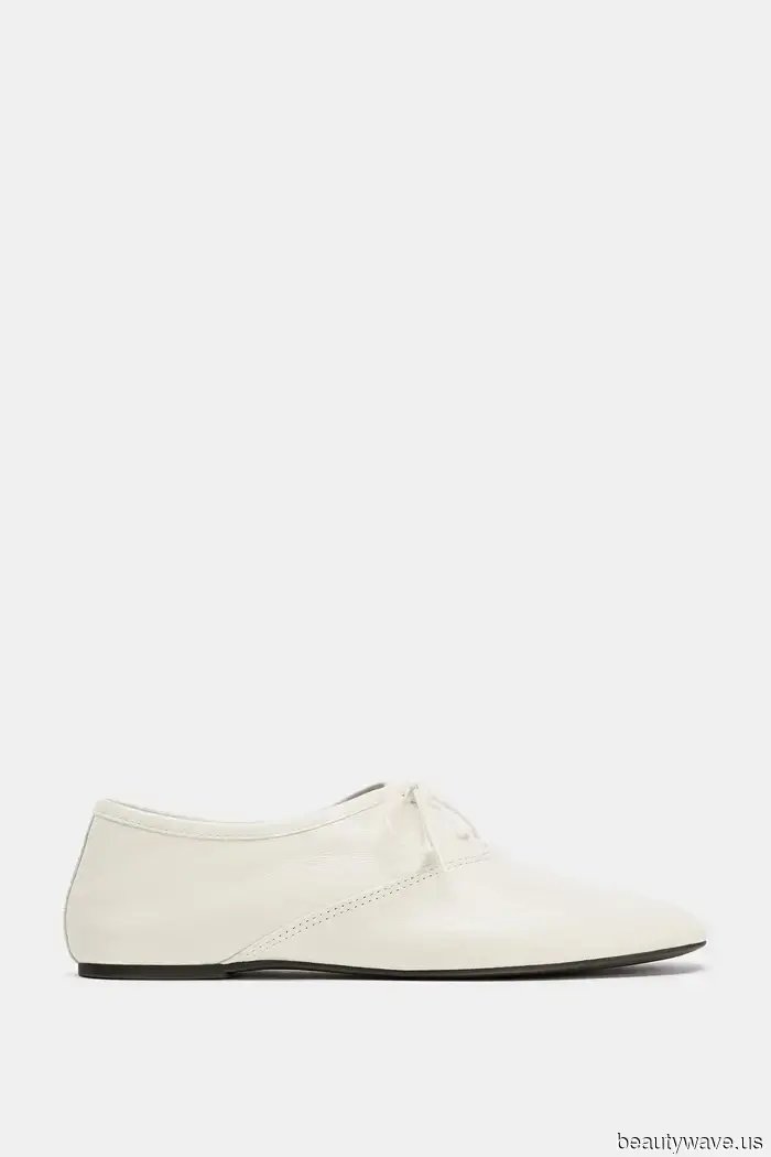 Here’s how to embrace the viral flat-shoe trend that everyone purchased earlier this year for Fall 2026.