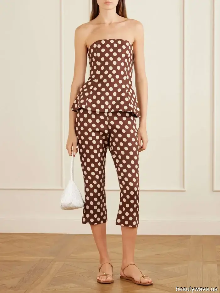 A Parigi, le donne più chic indossano uno di questi abbinamenti tra scarpe basse e pantaloni cropped.
