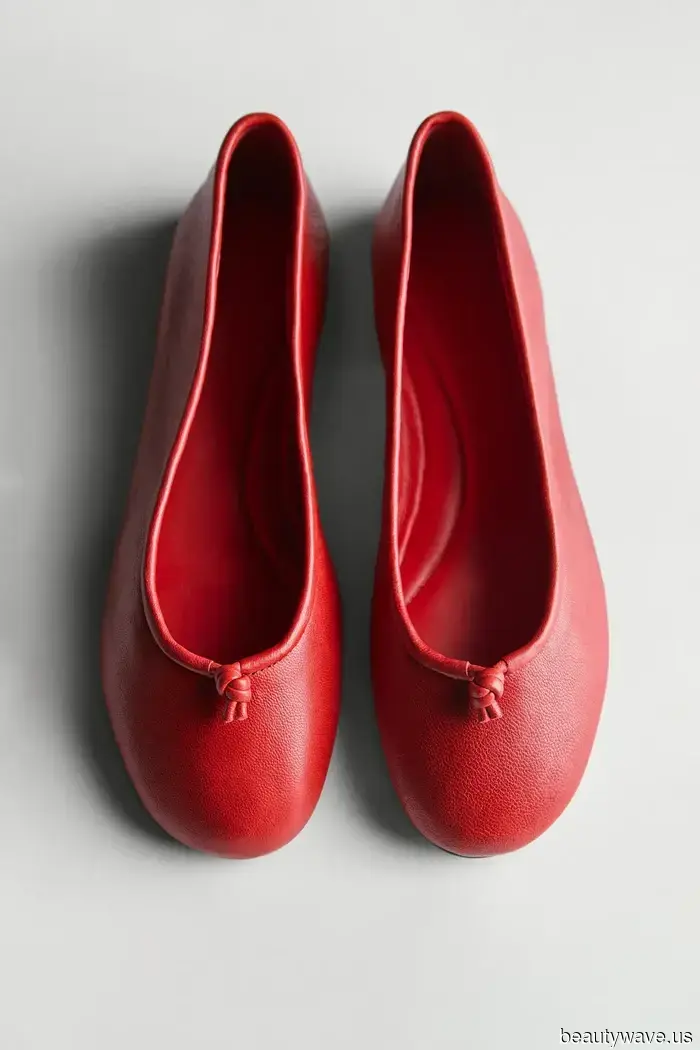 Improvvisamente, ogni persona di moda sta scambiando le scarpe nere per questa tonalità brillante.