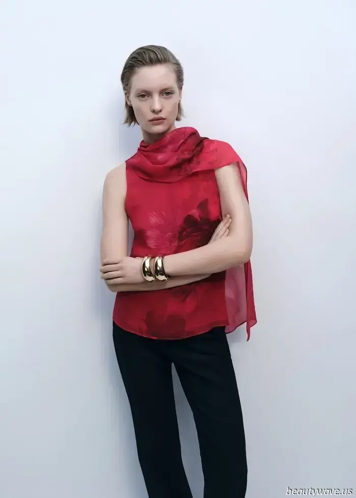 The Most Fashionable Girls in New York Only Opt for This Summer Shirt Trick When Temperatures Reach 85°F.